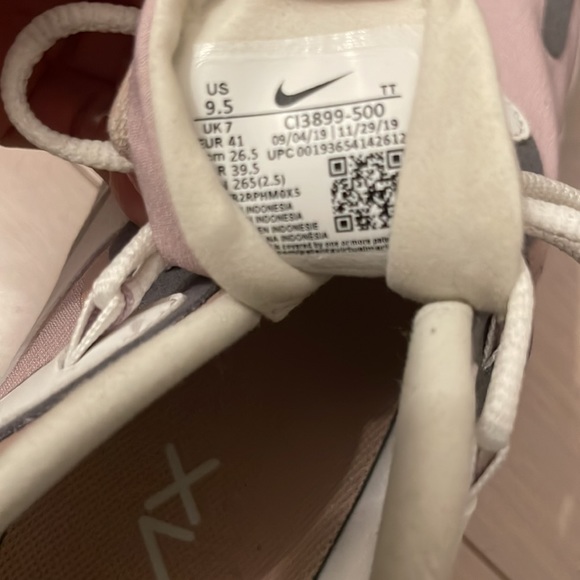 Nike Airmax 270 React size 9.5 - Picture 4 of 6